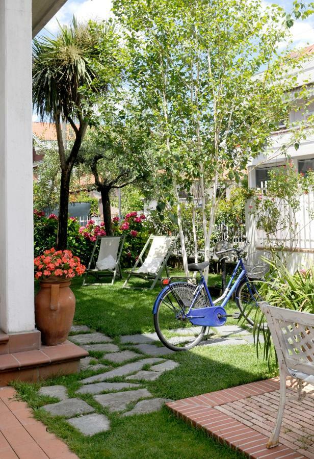 Bed and Breakfast Tre Civette Sul Como à Marina di Massa Extérieur photo