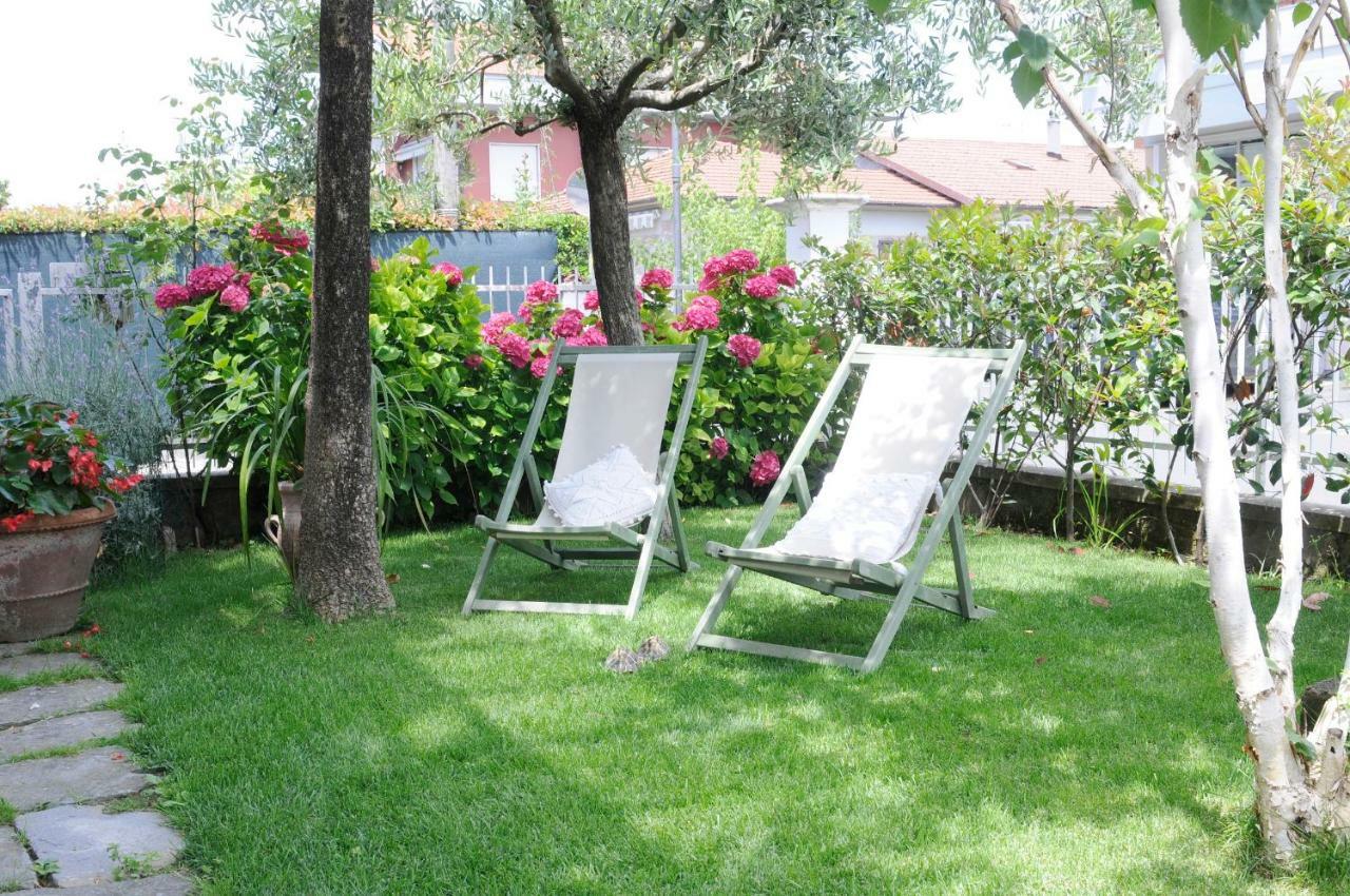 Bed and Breakfast Tre Civette Sul Como à Marina di Massa Extérieur photo