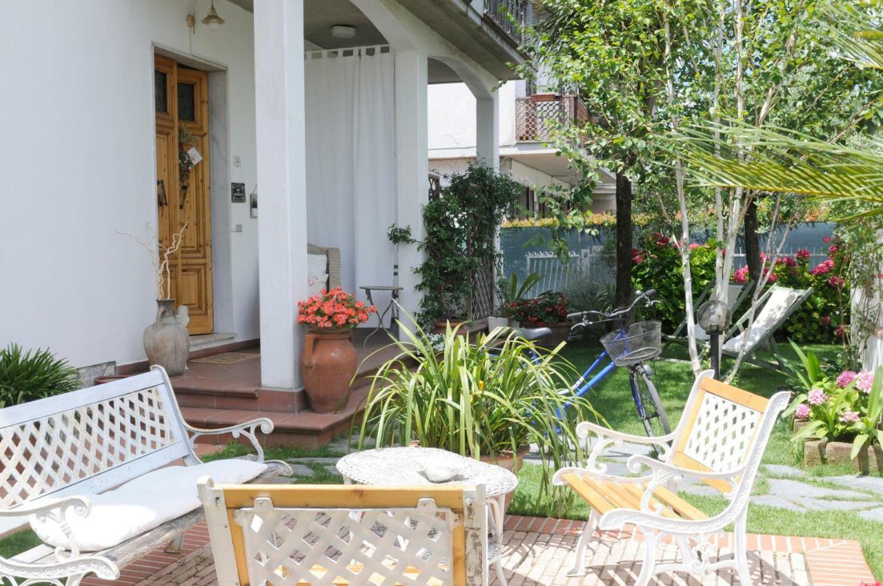 Bed and Breakfast Tre Civette Sul Como à Marina di Massa Extérieur photo