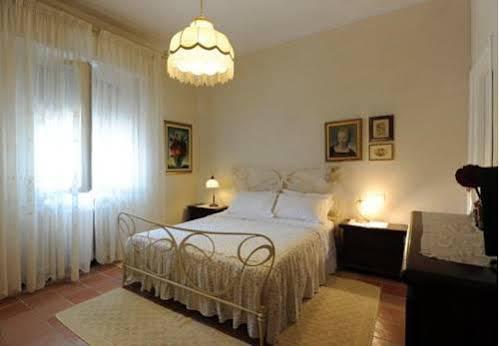 Bed and Breakfast Tre Civette Sul Como à Marina di Massa Extérieur photo