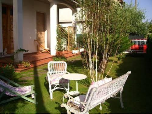 Bed and Breakfast Tre Civette Sul Como à Marina di Massa Extérieur photo