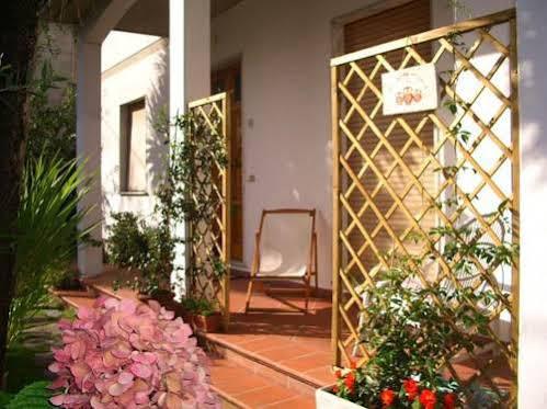Bed and Breakfast Tre Civette Sul Como à Marina di Massa Extérieur photo