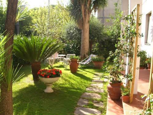 Bed and Breakfast Tre Civette Sul Como à Marina di Massa Extérieur photo